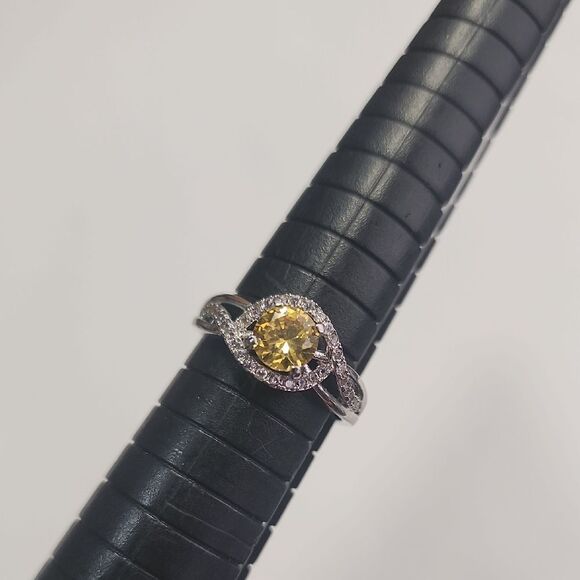 Elegant Silver and Yellow Ring Size 7 - Picture 1 of 3
